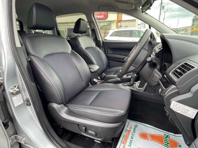 スバル フォレスター ２．０ Ｓ リミテッド ４ＷＤ H28年 () 99