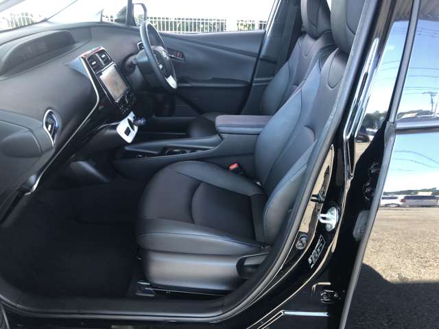 トヨタ プリウス １．８ Ｓ ツーリングセレクション H29年 (近畿) 99