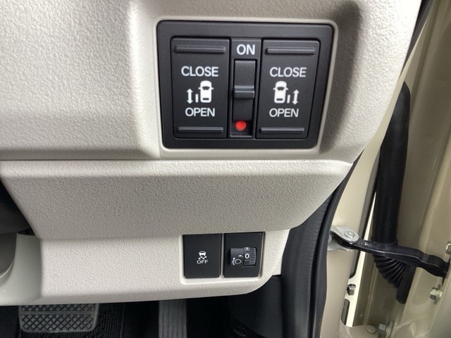 ホンダ Ｎ　ＢＯＸ ６６０ ファッションスタイル ２トーン R8年 () 99