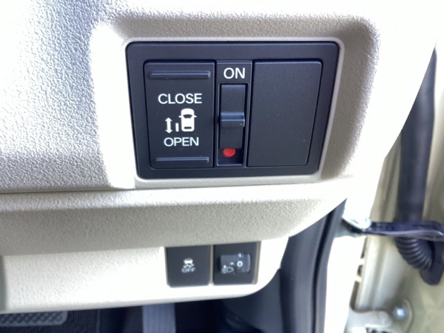 ホンダ Ｎ　ＢＯＸ ６６０ ファッションスタイル ２トーン R8年 (近畿) 99