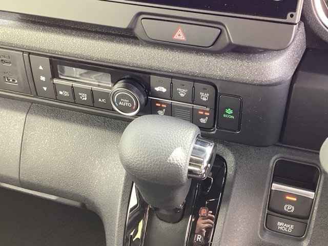 ホンダ Ｎ　ＢＯＸ カスタム ６６０ ターボ コーディネートスタイル モノトーン R8年 (近畿) 99