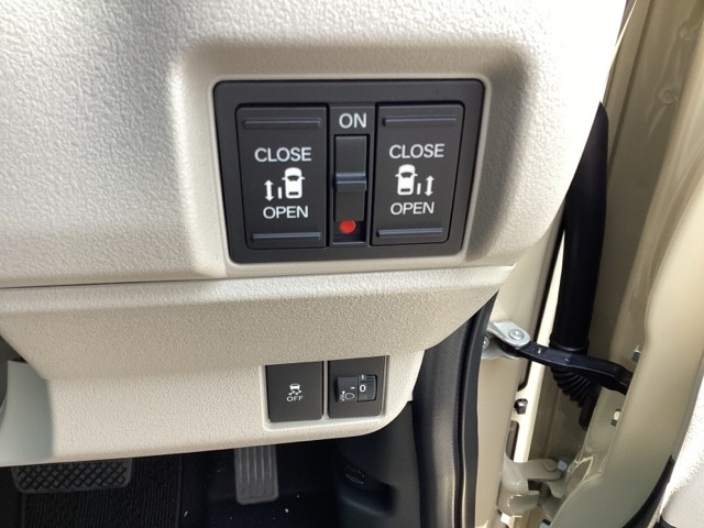ホンダ Ｎ　ＢＯＸ ６６０ ファッションスタイル ２トーン R7年 (近畿) 99