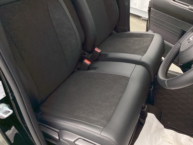 ホンダ Ｎ　ＢＯＸ カスタム ６６０ ターボ ブラック スタイル ４ＷＤ R8年 (近畿) 99