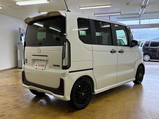 ホンダ Ｎ　ＢＯＸ カスタム ６６０ ターボ ブラック スタイル R8年 () 99