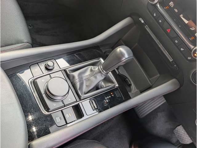 マツダ ＭＡＺＤＡ３　ファストバック ２．０ ２０Ｓ ブラックトーンエディション R4年 (関東) 99