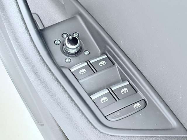 アウディ Ａ４　アバント ３５　ＴＦＳＩ R1年 (関東) 99