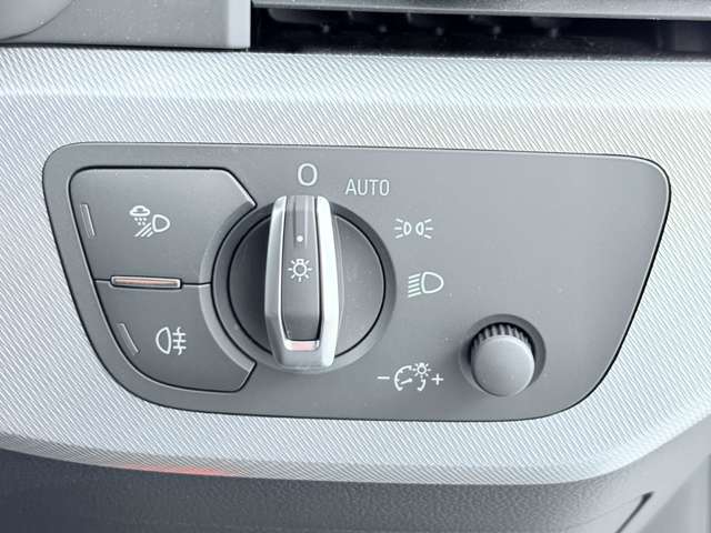 アウディ Ａ４　アバント ３５　ＴＦＳＩ R1年 (関東) 99