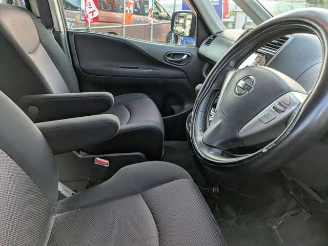 日産 セレナ ２．０ ハイウェイスター Ｖセレクション H23年 (関東) 99