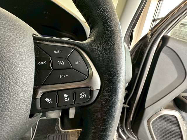 ジープ レネゲード リミテッド R1年 (四国) 99