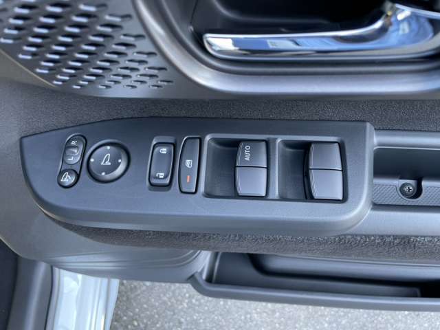 ホンダ Ｎ　ＢＯＸ カスタム ６６０ ターボ R8年 () 99