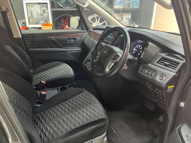 三菱 デリカ　Ｄ：５ ２．２ Ｐ ディーゼルターボ ４ＷＤ R4年 (近畿) 99