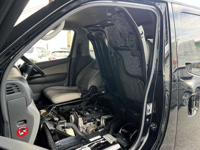 日産 ＮＶ３５０キャラバン　ワゴン ２．５ ＧＸ（オートスライドドア付） ロングボディ 低床 H28年 (近畿) 99