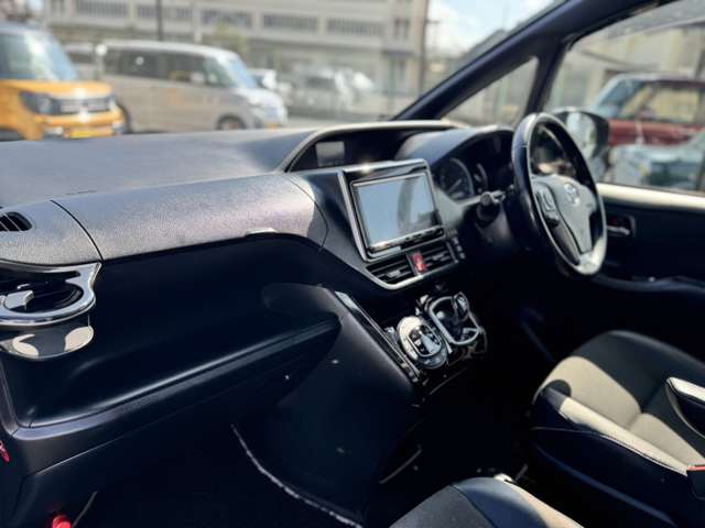 トヨタ ノア １．８ ハイブリッド ＳＩ ＷＸＢ H29年 (近畿) 99