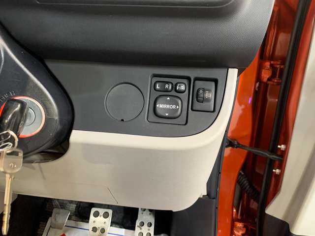 トヨタ ｉＱ １．３ １３０Ｇ ＭＴゴー レザーパッケージ H23年 (近畿) 99