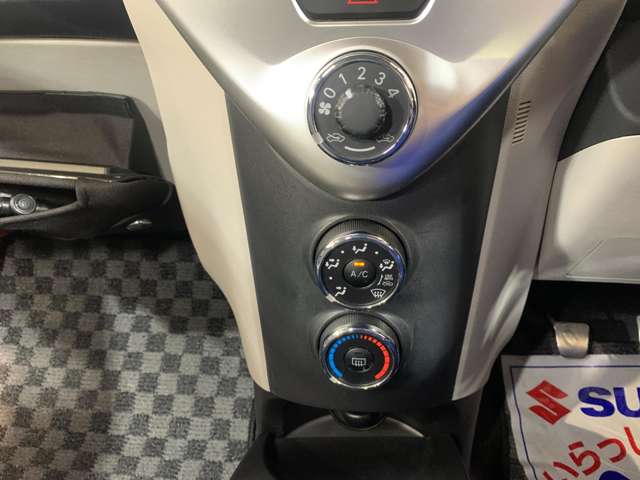 トヨタ ｉＱ １．３ １３０Ｇ ＭＴゴー レザーパッケージ H23年 (近畿) 99