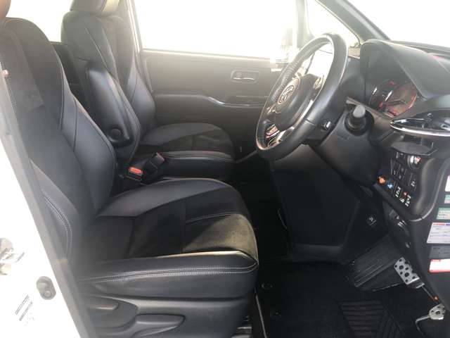 トヨタ ヴォクシー ２．０ ＺＳ ＧＲ スポーツ R1年 (近畿) 99