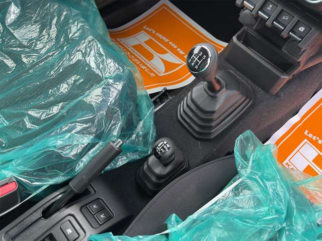 スズキ ジムニー　ノマド １．５ ＦＣ ４ＷＤ R8年 () 99