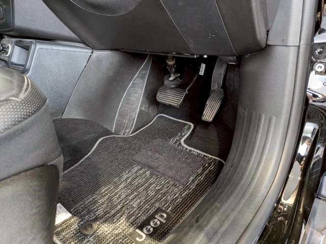 ジープ レネゲード リミテッド R3年 (四国) 99