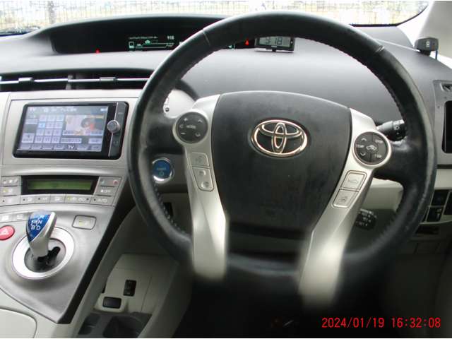 トヨタ プリウスＰＨＶ １．８ Ｇ レザーパッケージ H25年 () 99