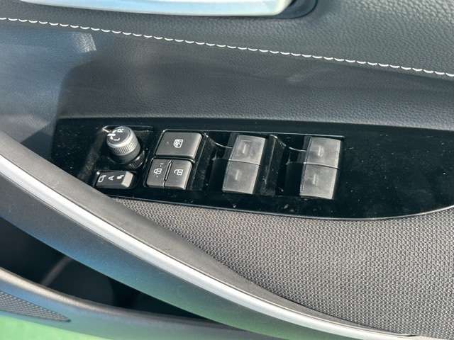トヨタ カローラ　ツーリング　ハイブリッド １．８ ハイブリッド Ｇ R6年 () 99
