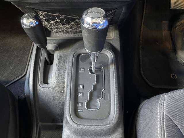 ジープ ラングラー　アンリミテッド アンリミテッド サハラ ４ＷＤ H25年 (関東) 99