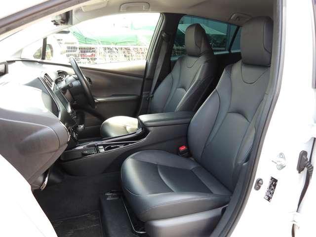 トヨタ プリウス １．８ Ｓ ツーリングセレクション ブラックエディション R4年 (東北) 99