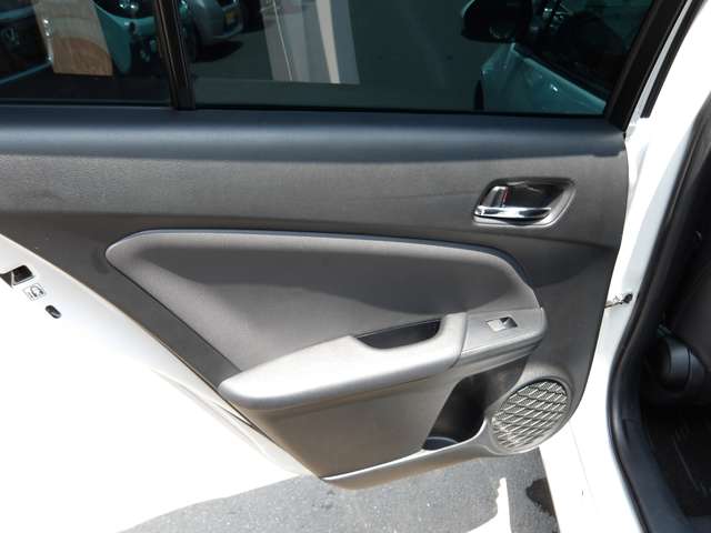 トヨタ プリウス １．８ Ｓ ツーリングセレクション ブラックエディション R4年 (東北) 99