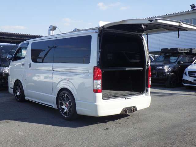 トヨタ ハイエースバン ２．０ スーパーＧＬ ダークプライムＩＩ ロングボディ R1年 (関東) 99