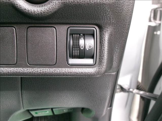 日産 ノート １．２ メダリスト H25年 (関東) 99