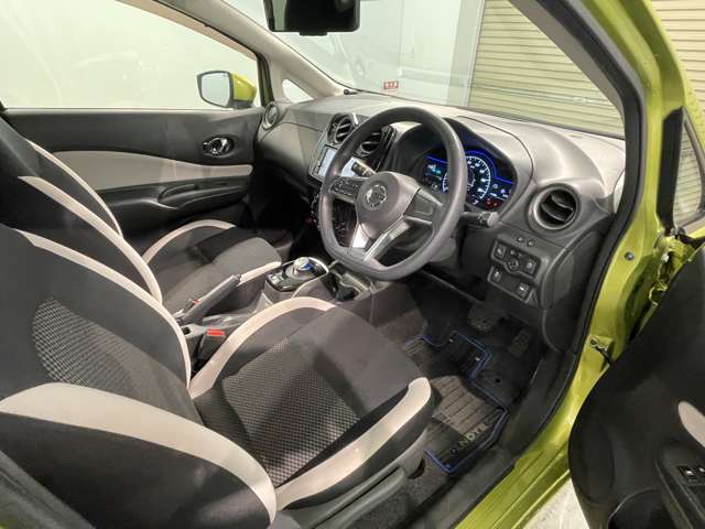 日産 ノート １．２ Ｅ－ＰＯＷＥＲ Ｘ H29年 (近畿) 99
