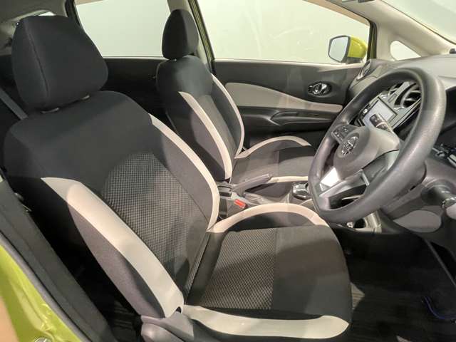 日産 ノート １．２ Ｅ－ＰＯＷＥＲ Ｘ H29年 (近畿) 99