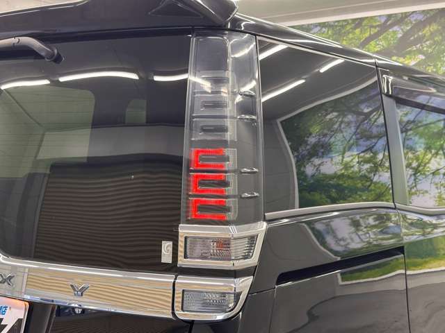 トヨタ ヴォクシー ２．０ ＺＳ 煌ＩＩＩ R8年 () 99