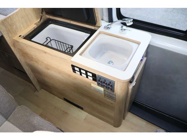 トヨタ ハイエースバン ナッツＲＶ R5年 () 99