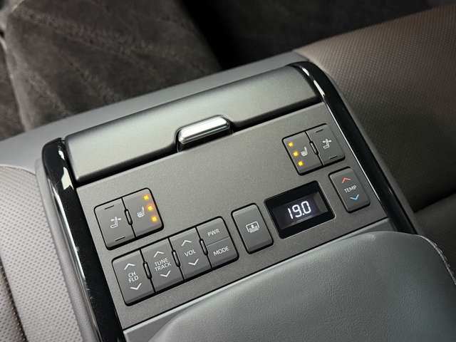 トヨタ クラウン　クロスオーバー　ハイブリッド ２．４ ＲＳ アドバンスト Ｅ－ＦＯＵＲ ＡＤＶＡＮＣＥＤ ４ＷＤ R5年 () 99