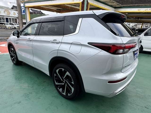 三菱 アウトランダーＰＨＥＶ ＰＨＥＶ ２．４ Ｐ ４ＷＤ R5年 () 99