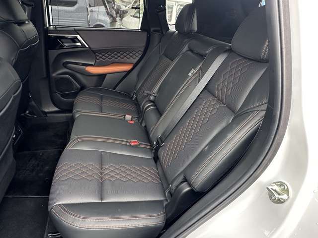 三菱 アウトランダーＰＨＥＶ ＰＨＥＶ ２．４ Ｐ ４ＷＤ R5年 () 99