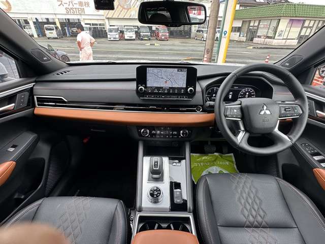 三菱 アウトランダーＰＨＥＶ ＰＨＥＶ ２．４ Ｐ ４ＷＤ R5年 () 99