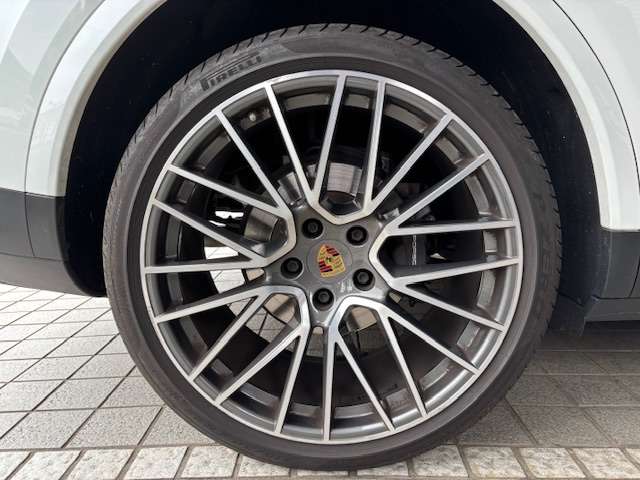ポルシェ カイエンクーペ ３．０ ティプトロニックＳ リアセンターシート ４ＷＤ R4年 (関東) 99