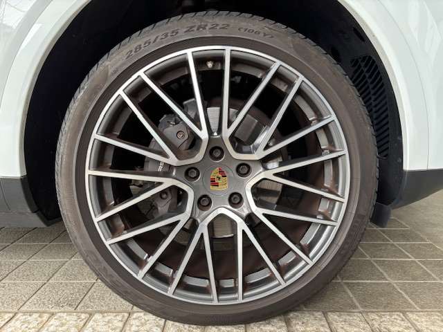 ポルシェ カイエンクーペ ３．０ ティプトロニックＳ リアセンターシート ４ＷＤ R4年 (関東) 99