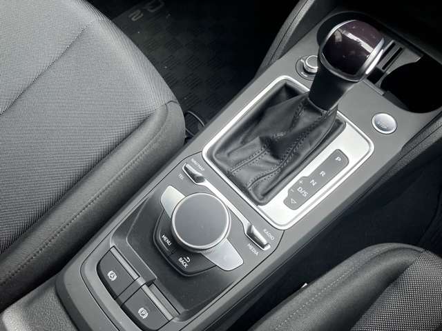 アウディ Ｑ２ ３５ ＴＤＩ アドバンスト ディーゼルターボ R6年 () 99
