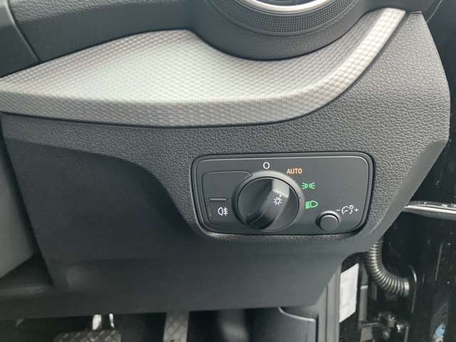 アウディ Ｑ２ ３５ ＴＤＩ アドバンスト ディーゼルターボ R6年 () 99