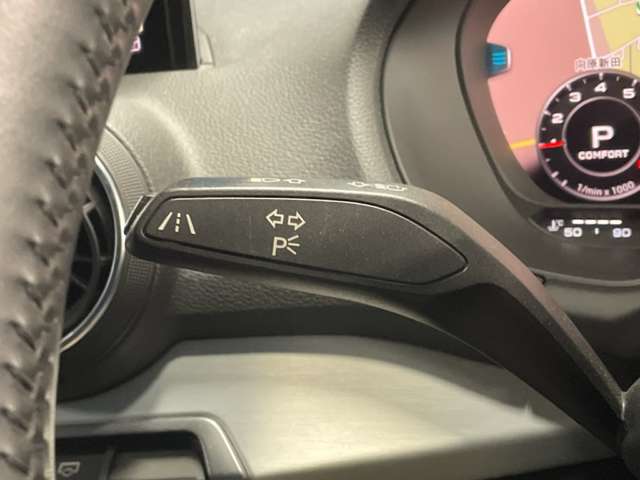 アウディ Ｑ２ １．０　ＴＦＳＩ　スポーツ H30年 () 99