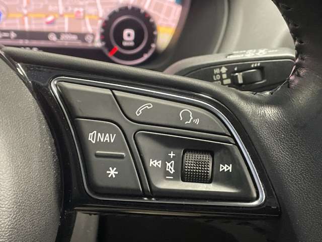 アウディ Ｑ２ １．０　ＴＦＳＩ　スポーツ H30年 () 99