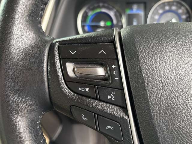 トヨタ アルファード　ハイブリッド ハイブリッド ２．５ Ｇ Ｅ－ＦＯＵＲ ４ＷＤ H27年 () 99