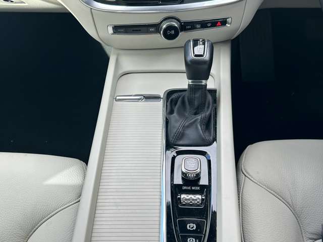 ボルボ Ｓ６０ Ｔ４　モメンタム R2年 (近畿) 99