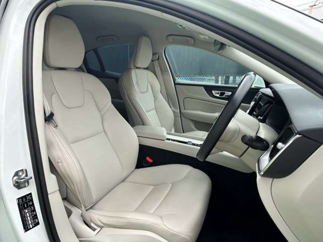 ボルボ Ｓ６０ Ｔ４　モメンタム R2年 (近畿) 99