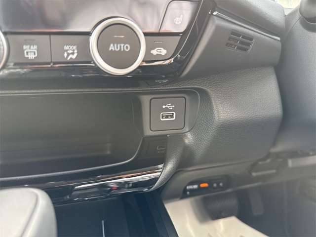 ホンダ ヴェゼル １．５ Ｅ：ＨＥＶ Ｚ R8年 () 99
