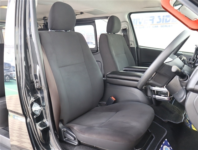 トヨタ ハイエースバン ２．０ スーパーＧＬ ロング R1年 (関東) 99