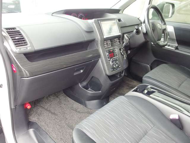 トヨタ ヴォクシー ２．０ ＺＳ 煌ＩＩ H24年 (東海) 99