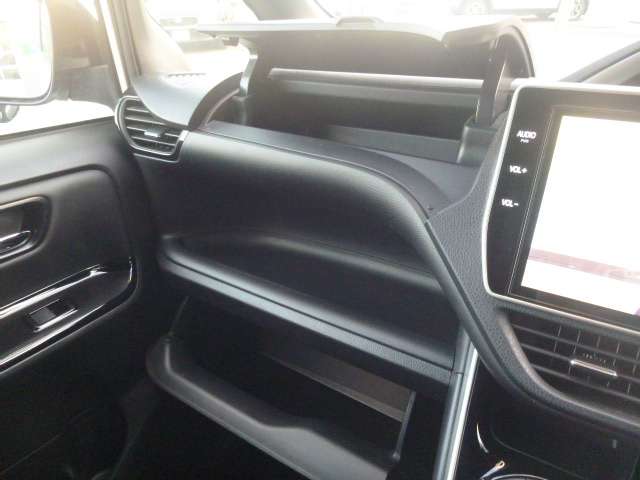 トヨタ ヴォクシー ２．０ ＺＳ 煌ＩＩＩ ４ＷＤ R3年 (北海道) 99